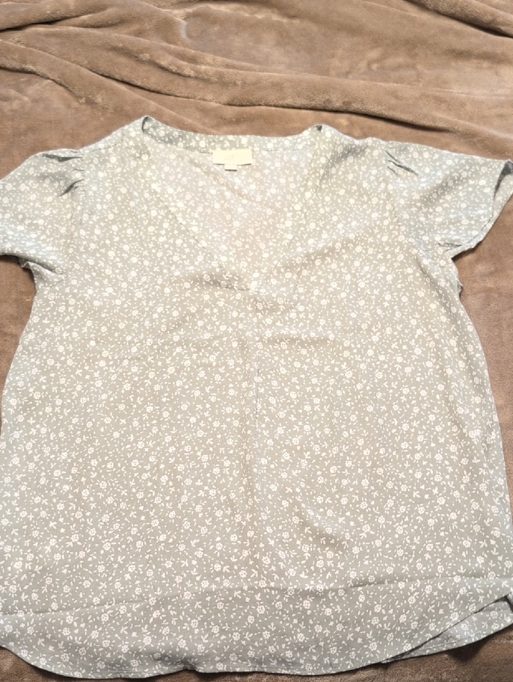 LOFT Pale Green Ditsy Floral V-Neck Blouse Size L